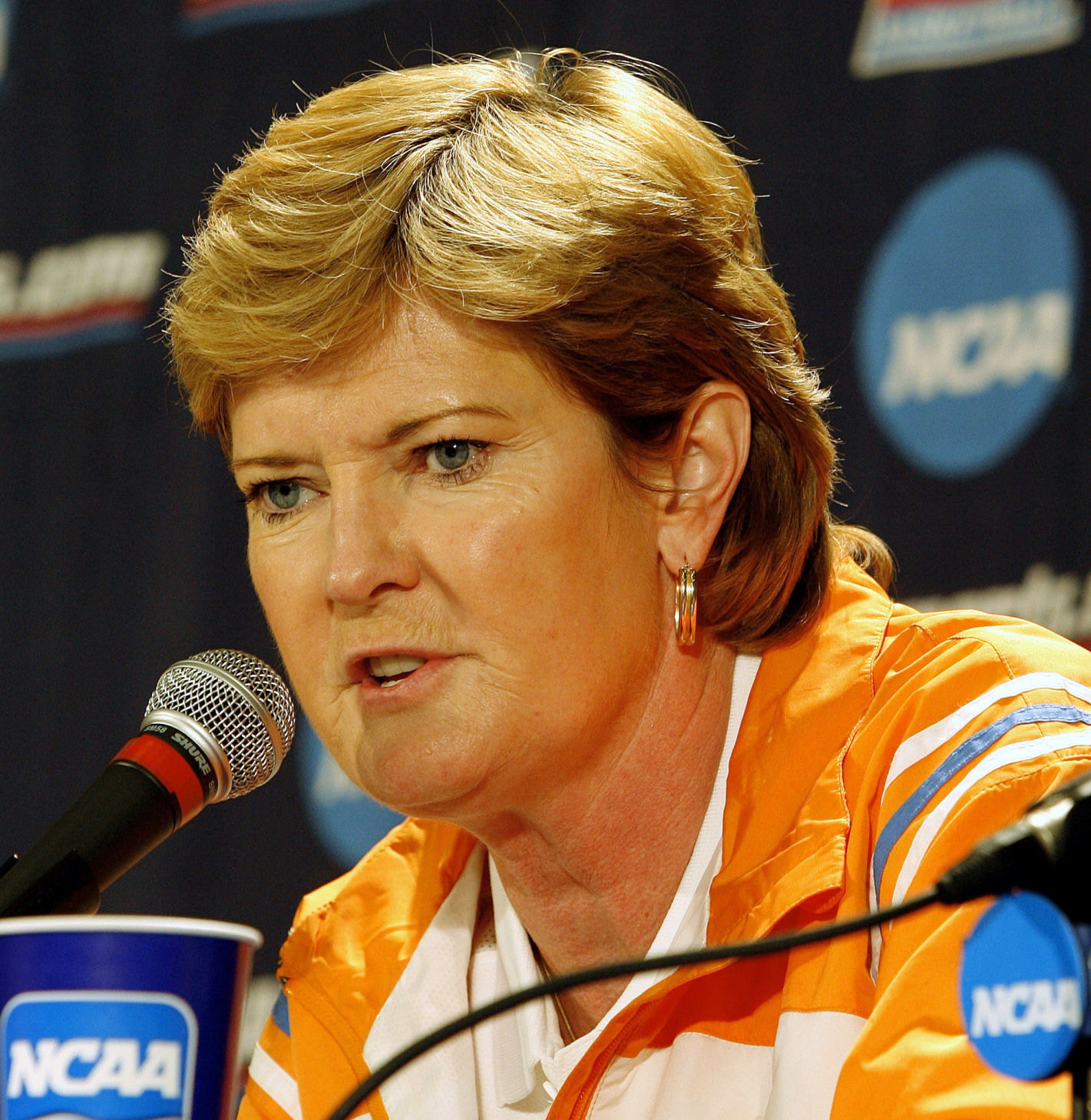 2006: Pat Summitt becomes first millionaire women's basketball coach